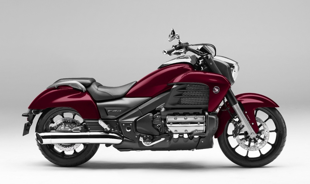 <div class='descrGalleryTitle'>2014: Gold Wing F6C</div><div class='descrGalleryText'><p>Ideale erede della precedente F6C da 1500cc e della fenomenale Rune destinata al solo mercato americano, nasce la GL1800 F6C, ‘power-cruiser’ che porta una ventata di adrenalina nel segmento custom.</p>
</div>